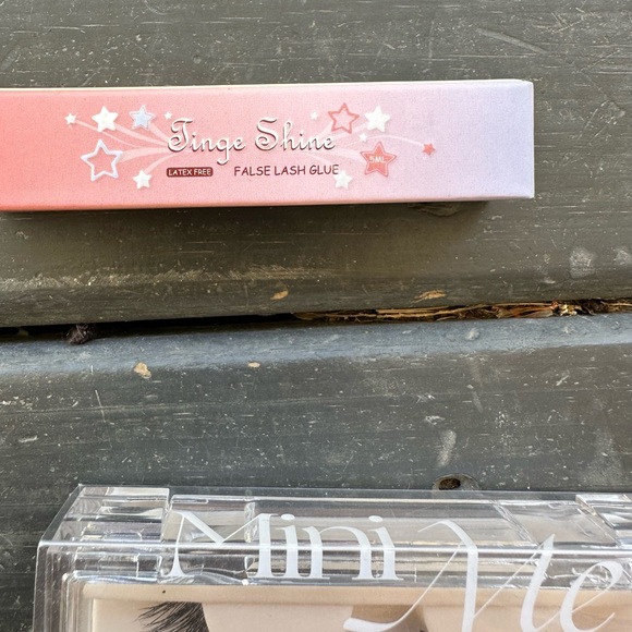 Mini me velour lashes and Tinge shine false lash glue! New! Never used! - Picture 3 of 11
